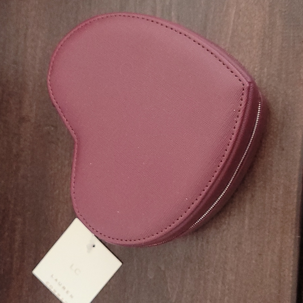 Heart zip up jewelry case